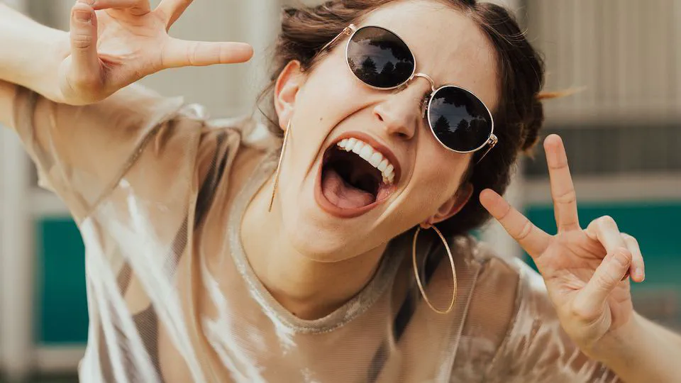 恭喜刘鑫等同学在期刊Reliability Engineering & System Safety发表论文 "Multi-scenario robust stochastic programming based distributed energy resources allocation in distribution networks: Balancing economic efficiency and resilience"